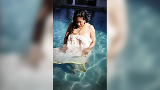 Filming cool Indian movie takes model to demonstrates her big twins | XXX Video on AllSex.XXX