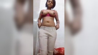 Everybody tells Indian girl she is beautiful so babe wants to share it | XXX Video on AllSex.XXX