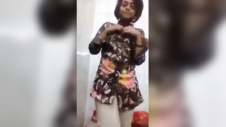 Everybody tells Indian girl she is beautiful so babe wants to share it | XXX Video on AllSex.XXX