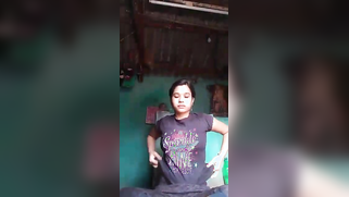 Desi teen isn't shy and prefers to make naked body be appreciated