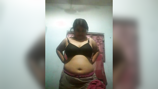 Curvy Indian housewife with big tits performs striptease on camera | XXX Video on AllSex.XXX