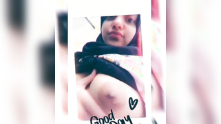 Desi cutie in hijab finds courage to show perky boobs on the cam | XXX Video on AllSex.XXX