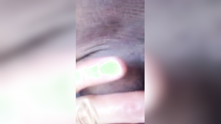 Naked Desi minx rubs own XXX peach and captures process on the cam | XXX Video on AllSex.XXX