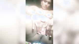 Dazzling Indian woman fingers own pussy in solo indian sex video | XXX Video on AllSex.XXX