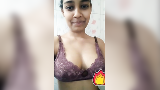 During indian sex video chat pretty woman shows her tits and pussy