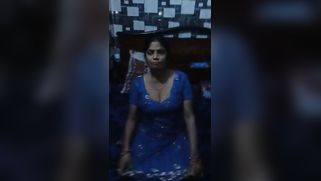 Mature Desi woman undresses being ready for hot indian sex at home | XXX Video on AllSex.XXX