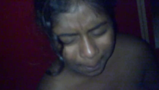 Guy convinces chubby GF to suck dick in homemade indian sex video