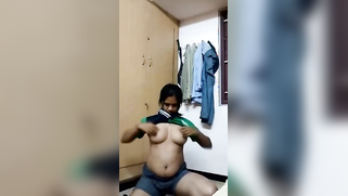 Desi minx flashes perky tits while changing clothes on the camera | XXX Video on AllSex.XXX