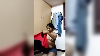 Desi minx flashes perky tits while changing clothes on the camera | XXX Video on AllSex.XXX