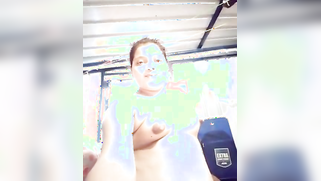 Amateur XXX video shows how proud the Indian is of her nice breasts