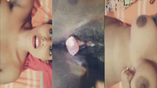 Beautiful Indian plays with pussy and XXX fruits filming herself