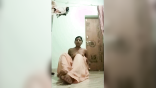 Excited Desi wench brings pussy to orgasm using a lotion as XXX toy | XXX Video on AllSex.XXX