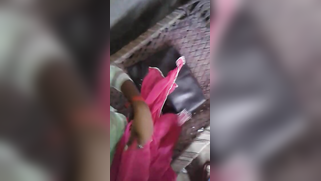 Attractive Desi chick giving XXX blowjob in POV indian sex video