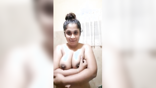 Amateur solo clip of chubby Desi woman touching XXX clit in bath