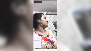 Eccentric Desi woman showing XXX pussy during video chat with hubby | XXX Video on AllSex.XXX