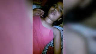 Amateur cameraman convinces the Desi girlfriend reveal XXX parts | XXX Video on AllSex.XXX