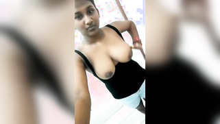 Nice tits hide under Indian's black top and she shows them in XXX video | XXX Video on AllSex.XXX