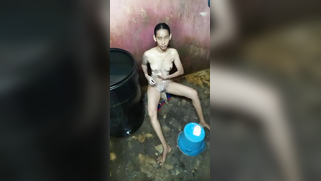 Skinny Indian girl takes a bath and films the amateur XXX video | XXX Video on AllSex.XXX