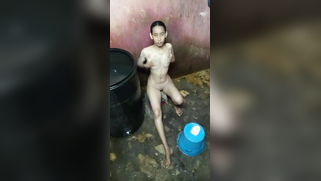 Skinny Indian girl takes a bath and films the amateur XXX video | XXX Video on AllSex.XXX