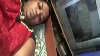 Desi camgirl masturbates XXX hollow thinking about Indian sex