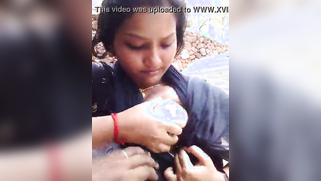 Lucky cameraguy approaches Indian beauty who pulls XXX cherry out | XXX Video on AllSex.XXX