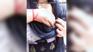 Lucky cameraguy approaches Indian beauty who pulls XXX cherry out | XXX Video on AllSex.XXX