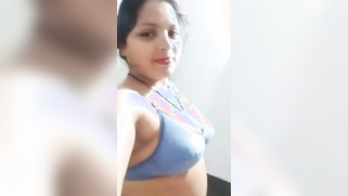 Spectators have opportunity to see Indian camgirl's XXX bulges | XXX Video on AllSex.XXX