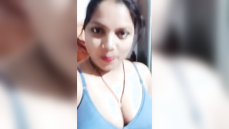 Spectators have opportunity to see Indian camgirl's XXX bulges | XXX Video on AllSex.XXX