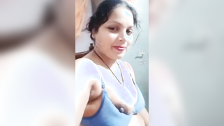 Spectators have opportunity to see Indian camgirl's XXX bulges | XXX Video on AllSex.XXX