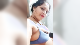 Spectators have opportunity to see Indian camgirl's XXX bulges | XXX Video on AllSex.XXX