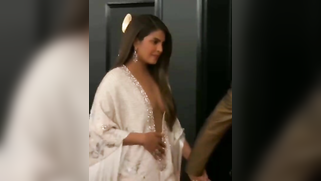 Paparazzi take pictures of Priyanka Chopra wearing XXX cleavage | XXX Video on AllSex.XXX