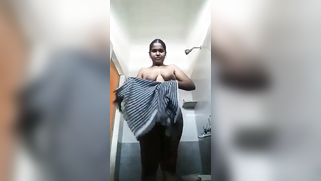 Desi possessor of XXX-shaped melons looks very sexy in the bathroom | XXX Video on AllSex.XXX