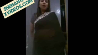 Shameless Indian MILF slowly strips and flashes boobs in XXX video | XXX Video on AllSex.XXX
