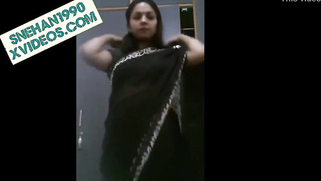 Shameless Indian MILF slowly strips and flashes boobs in XXX video | XXX Video on AllSex.XXX