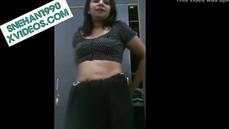 Shameless Indian MILF slowly strips and flashes boobs in XXX video | XXX Video on AllSex.XXX