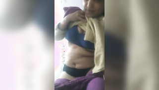 Indian girl knows what she is doing when she flashes XXX-looking boobs | XXX Video on AllSex.XXX