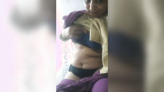 Indian girl knows what she is doing when she flashes XXX-looking boobs | XXX Video on AllSex.XXX