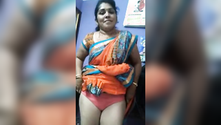 Young Indian woman pulls sari up a bit and shows cunt in XXX video | XXX Video on AllSex.XXX
