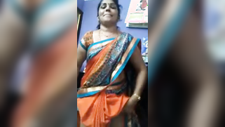Young Indian woman pulls sari up a bit and shows cunt in XXX video | XXX Video on AllSex.XXX