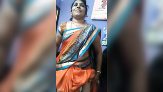 Young Indian woman pulls sari up a bit and shows cunt in XXX video | XXX Video on AllSex.XXX