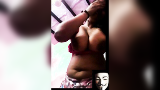 Desi woman has something for online XXX lover that is hidden under bra | XXX Video on AllSex.XXX