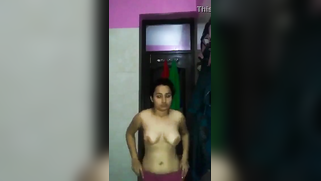 XXX video of Indian slut who gets naked and bonks herself with fingers | XXX Video on AllSex.XXX
