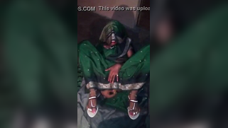 Desi chick demonstrates how she penetrates pink XXX tunnel online | XXX Video on AllSex.XXX