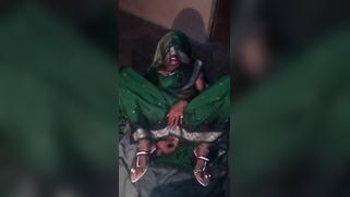 Desi chick demonstrates how she penetrates pink XXX tunnel online | XXX Video on AllSex.XXX