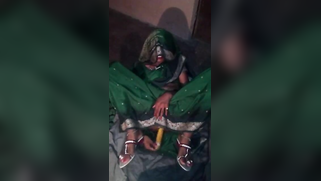 Desi chick demonstrates how she penetrates pink XXX tunnel online | XXX Video on AllSex.XXX