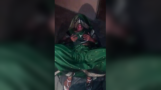 Desi chick demonstrates how she penetrates pink XXX tunnel online | XXX Video on AllSex.XXX