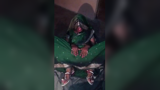 Desi chick demonstrates how she penetrates pink XXX tunnel online | XXX Video on AllSex.XXX