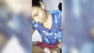 Being keen Desi MILF performs oral XXX sex show rubbing cock with lips