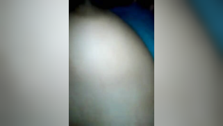 Desigoes to quiet place to pull sari up flaunting XXX-shaped tits | XXX Video on AllSex.XXX