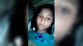 Desigoes to quiet place to pull sari up flaunting XXX-shaped tits